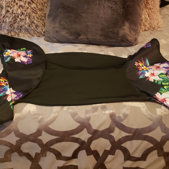 Black Midi Off the Shoulder Dress - Picture 4 of 6